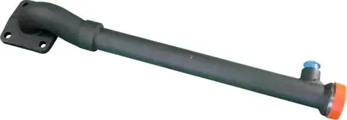 Vorlaufrohr mit Gussbogen in schwarz, geeignet für Gaskessel, Hersteller Wolf. Das Rohr hat eine Gelenkverbindung und eine Anschlussstelle in blauer und orangefarbener Ausführung.